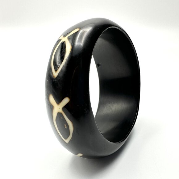 Vintage Black Asymmetrical Lucite Bangle Duo —  Both Size 8 1/4 — Vintage — EUC - Picture 6 of 12